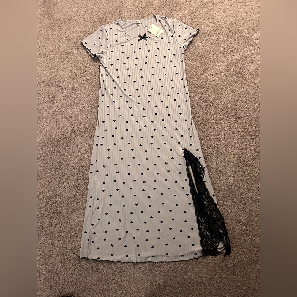 Cheibear Long Night Gown Ribbed Gray Black Hearts. Spilt w Black Lace Size M
NWT